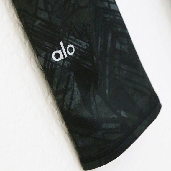 NEW ALO Yoga High Waist Rise Airbrush Printed Cropped Capri Legging Black Indio - Picture 8 of 12